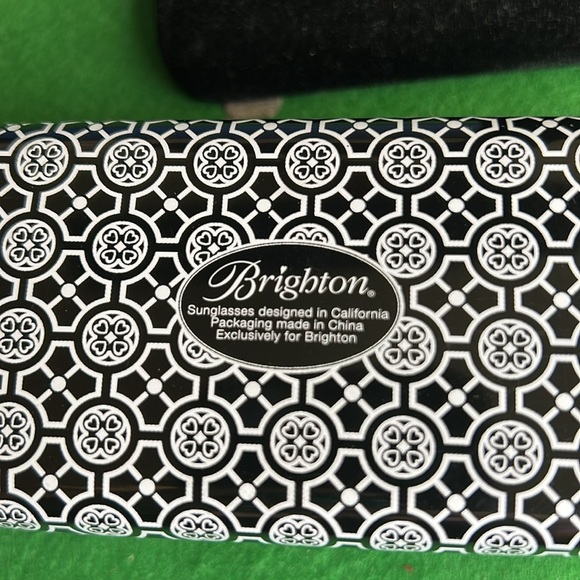BRIGHTON WOMENS BLACK /WHITE METAL TIN GLASSES/SUNGLASSES CASE - Picture 5 of 10